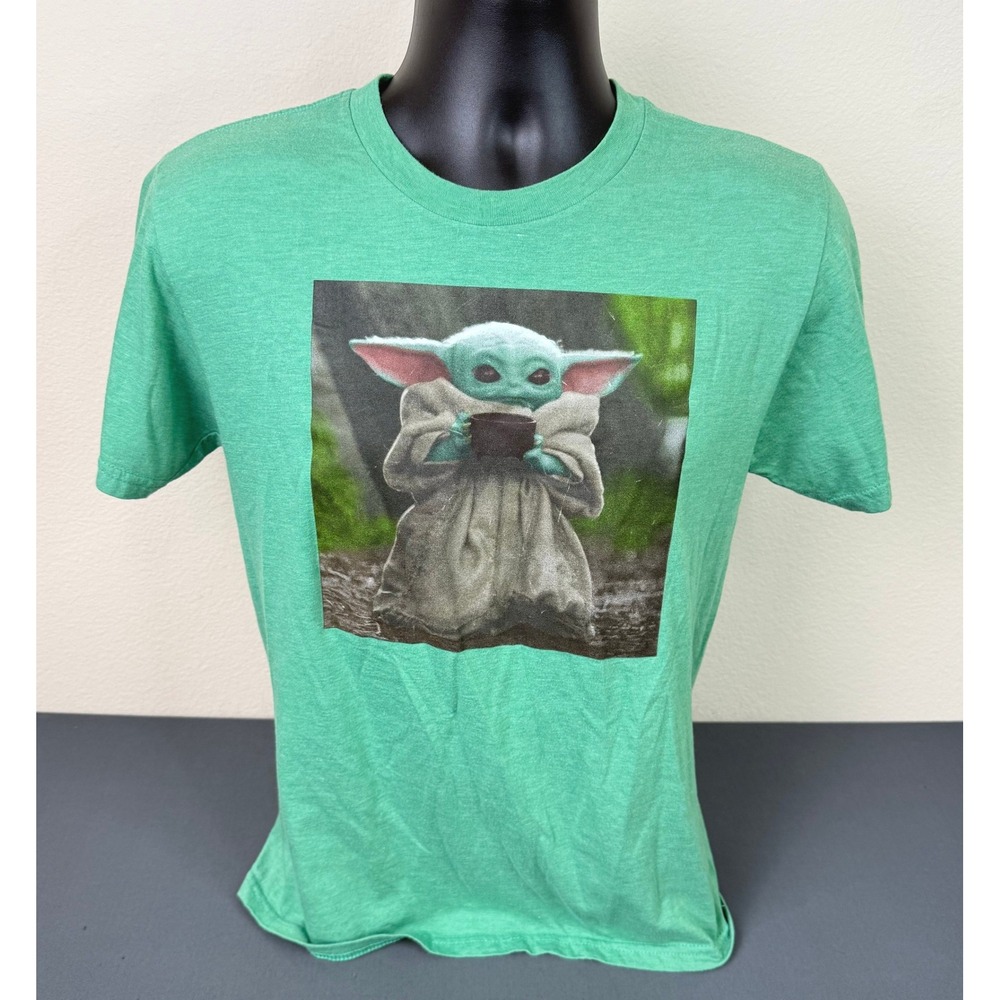Mad Engine Men's Star Wars Baby Yoda Graphi Short Sleeve T-Shirt Green Sz Small
